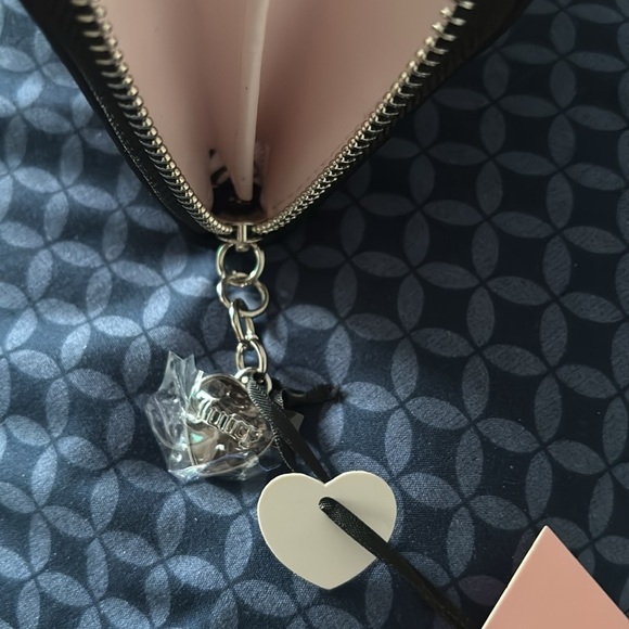 Juicy Couture Black Velvet long zipper Wallet - Picture 10 of 14